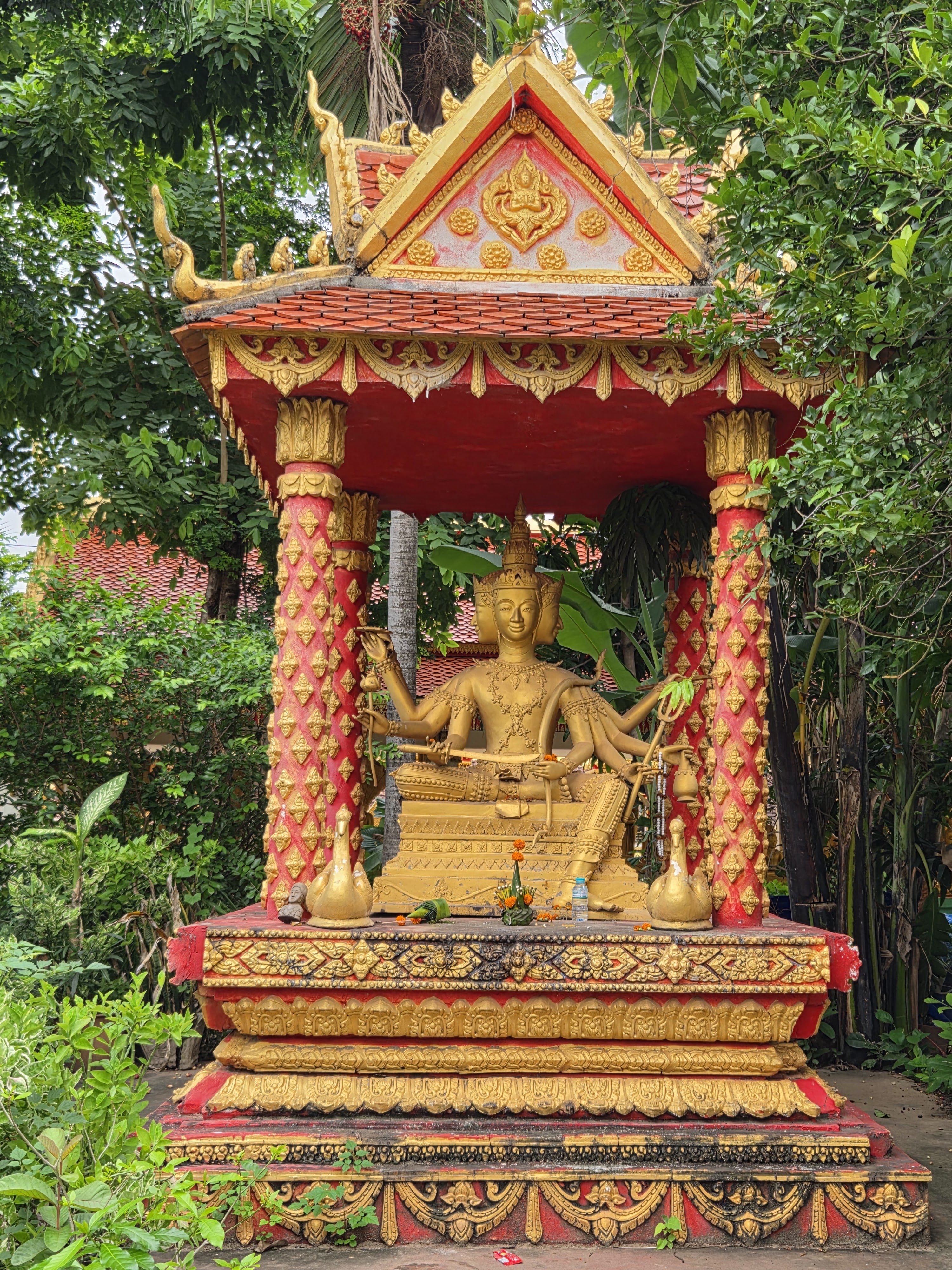 ບັນຍາກາດອັນສັກສິດຂອງພິທີໃສ່ບາດໃນຕອນເຊົ້າ