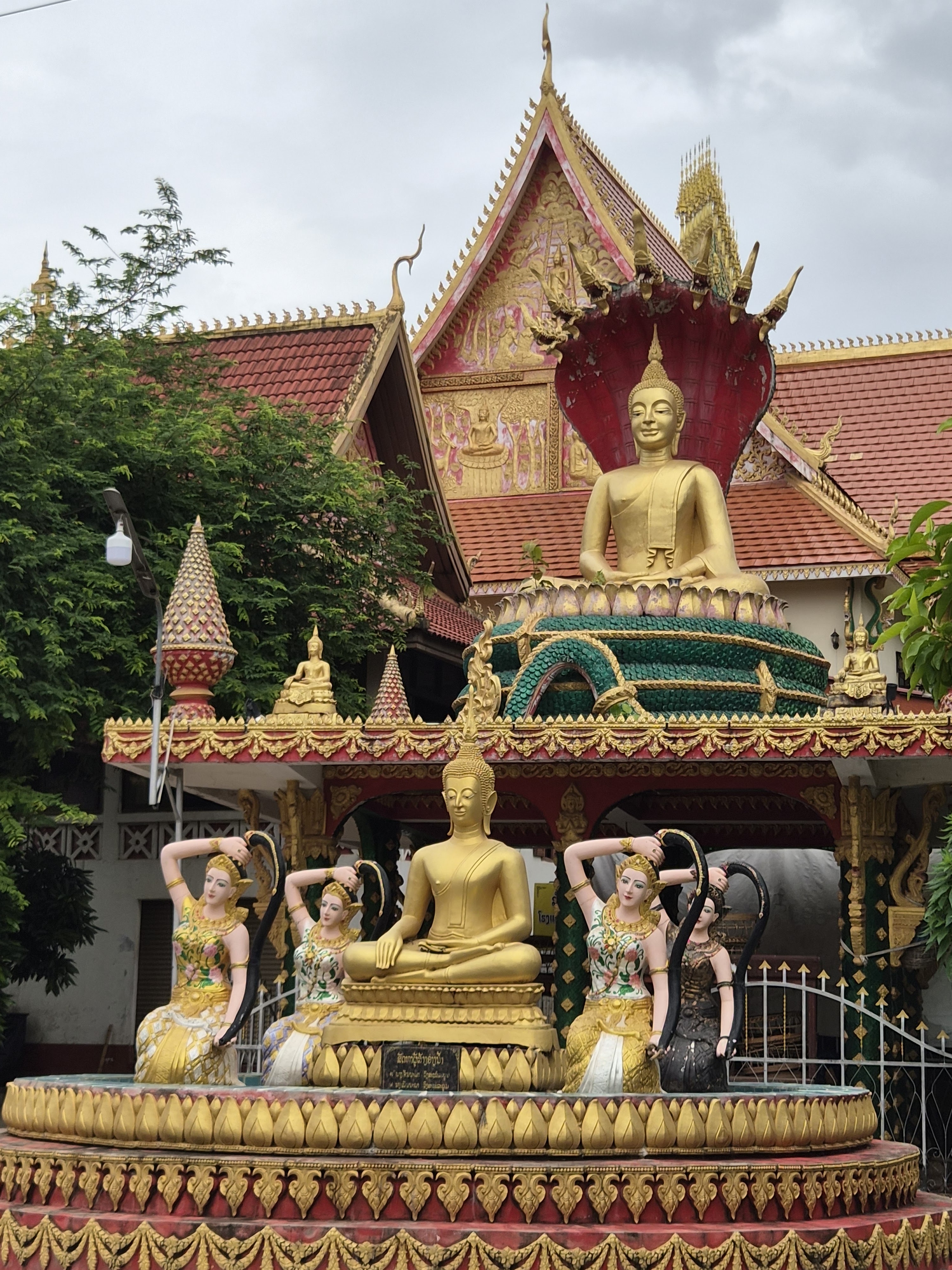 ພາບເງົາດຳຂອງເດີ່ນພຣະທາດຫຼວງຍາມແລງ