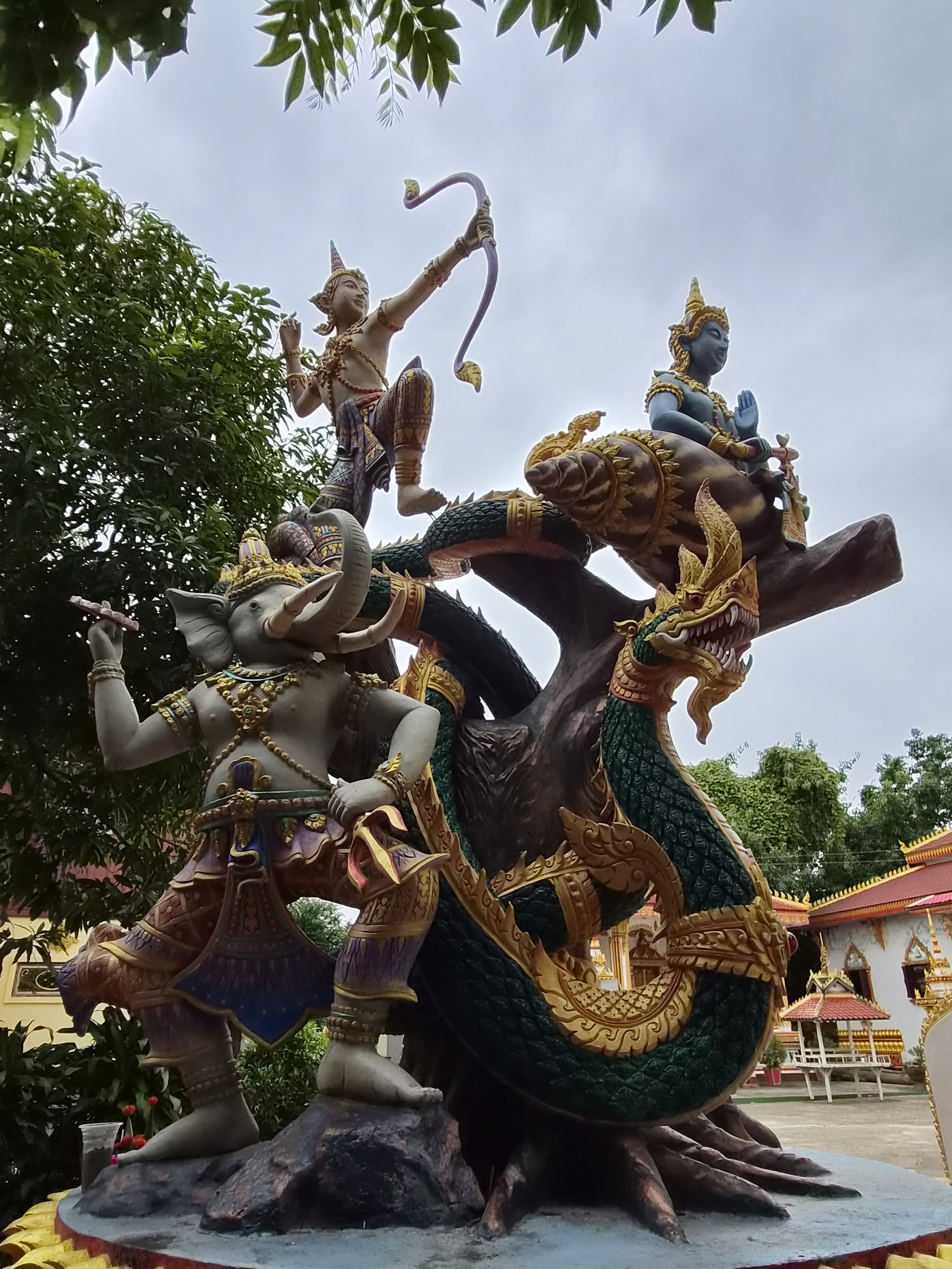 ຜູ້ທີ່ມາກາບໄຫວ້ ແລະ ພຣະສົງ